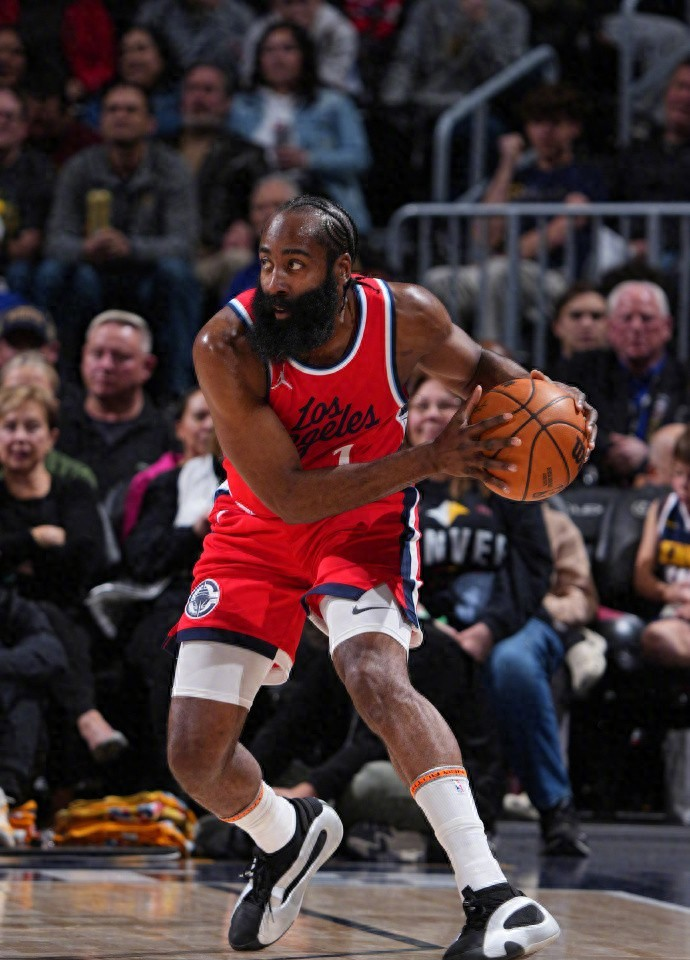 关于转会期NBA季后赛焦点战;本菲卡临场应变;赛场秩序良好;赛程密集仍需轮换的信息-九游电竞