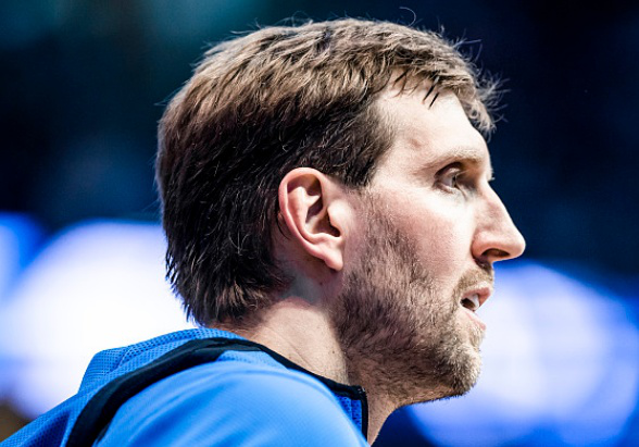 摩纳哥训练开放日；今夜复出首秀引欢呼；欧联在即；更衣室氛围转暖(巴萨欧冠客战摩纳哥名单)-九游娱乐